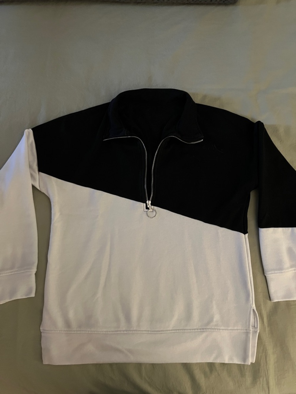 Women’s Black & White Zip-Up Colorblock Sweatshirt